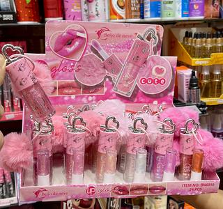 Lip gloss chaveiro com pom pom BEJU DE NEVE