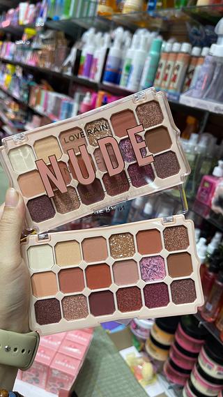 The new nude paleta de sombras love rain
