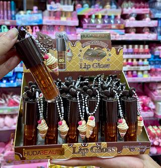 Lip gloss chocolate com chaveiro HUDABEAUTY