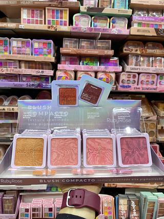 Blush compacto textura acetinada ruby rose