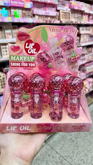Lip oil miss betty