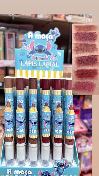 Lápis contorno labial stitch
