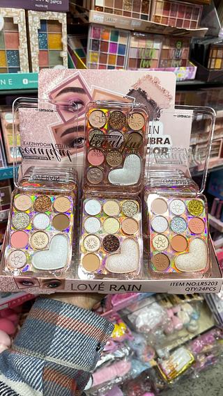 Paleta de sombras e iluminador love rain
